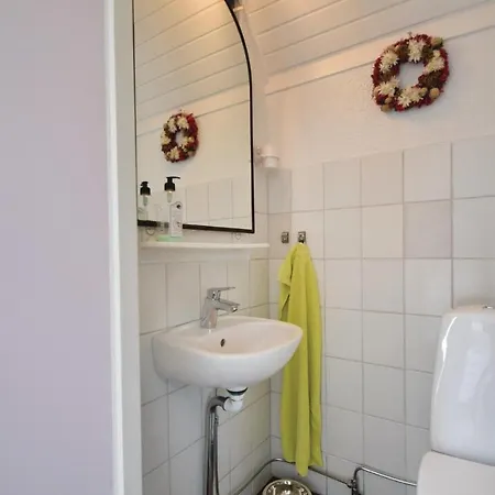 Three-bedroom Holiday In Juelsminde *